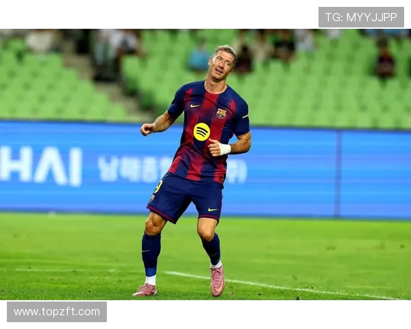 莱万创巴萨生涯收入新高！税后 1600 万欧元 + 双冠奖金成巅峰赛季(3)